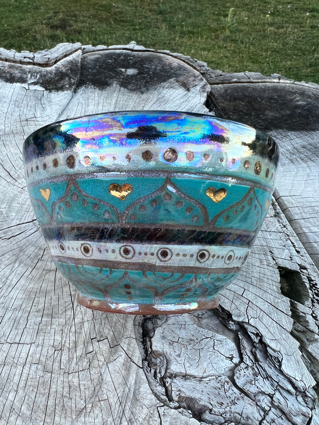 Gilded ❤️’s Rainbow 🌈 Mother of Pearl carved bowl